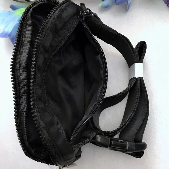 Lululemon NWT Black Everywhere Belt Bag Unisex Adult OS - Picture 8 of 14